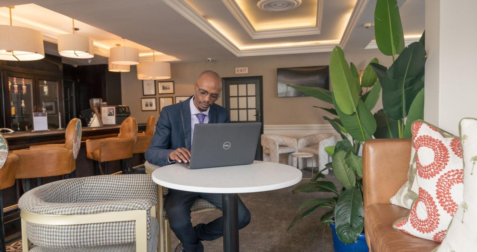 Anew Hotel Hilton Pietermaritzburg Exteriör bild